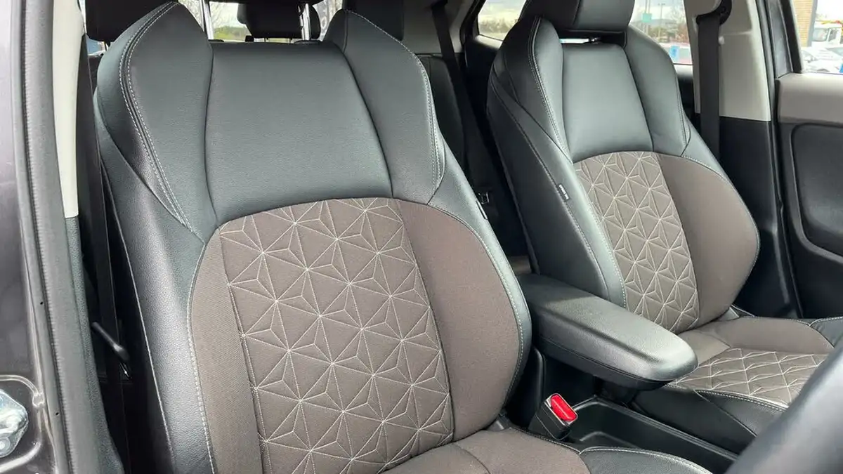 2023-toyota-yaris-cross-15-vvt-i-excel-awd-i-big-25