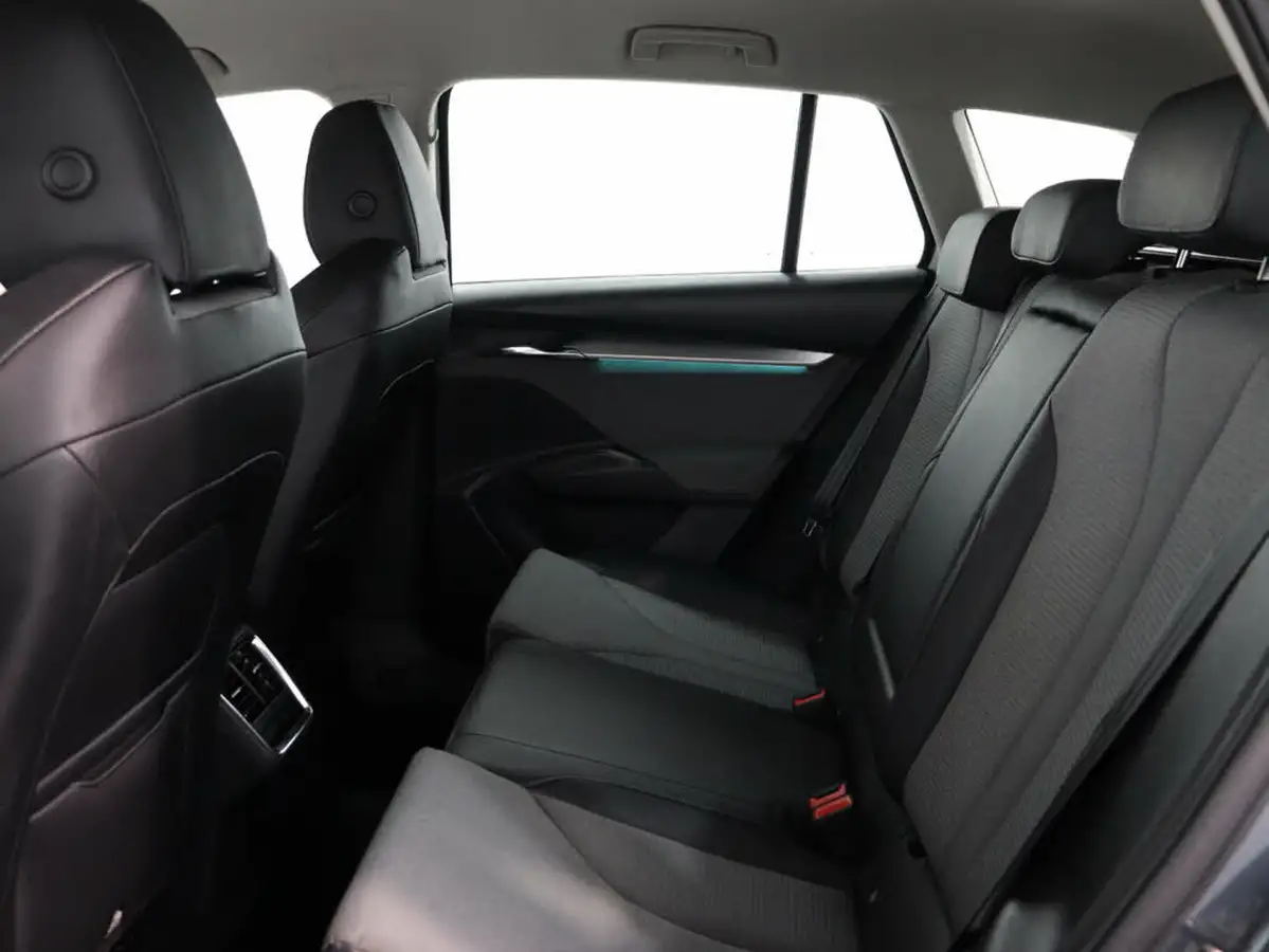 2021-skoda-enyaq-e-60-62-kwh-big-39