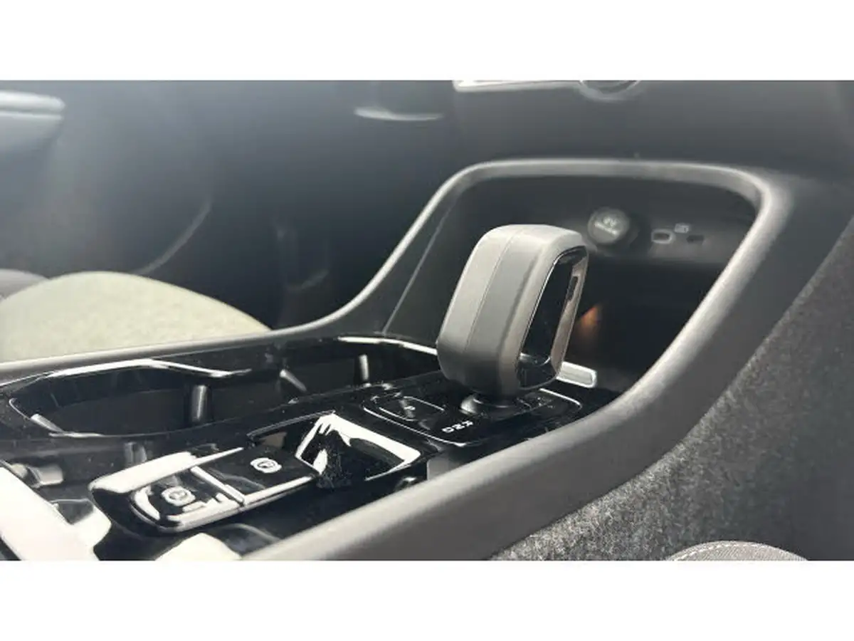 2024-volvo-xc40-20-b4-plus-big-13