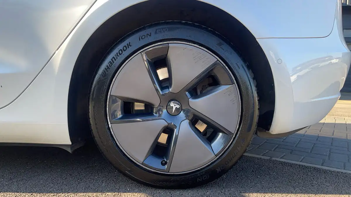 2022-tesla-model-3-e-long-range-big-17