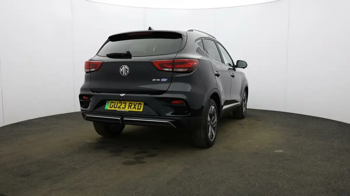 2023-mg-zs-suv-e-trophy-ev-156ps-long-range-big-48