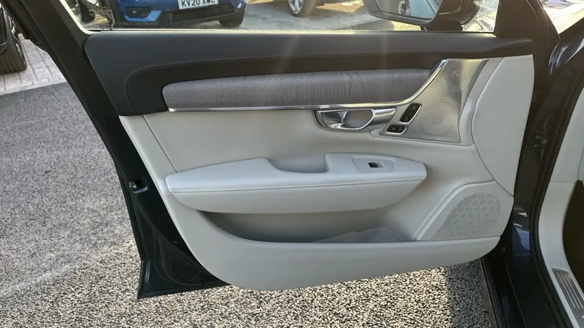 2025-volvo-v90-20-t8-ultra-big-26