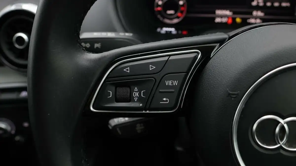 2022-audi-q2-10-30-tfsi-sport-big-24