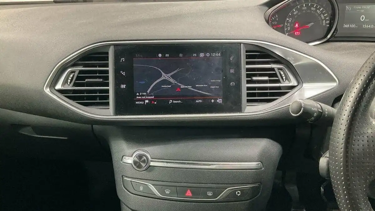 2019-peugeot-308-16-puretech-gti-big-7