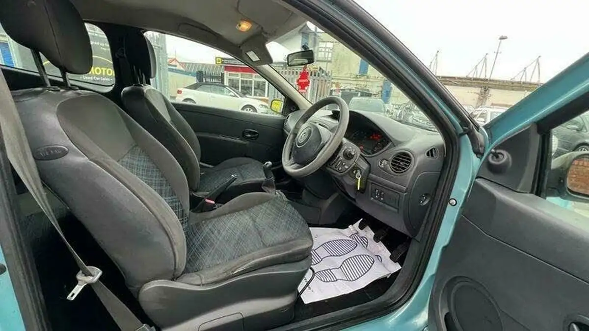 2008-renault-clio-12-extreme-16v-75bhp-3d-big-10