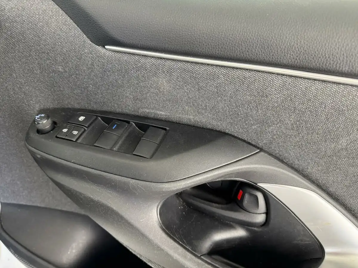 2021-toyota-yaris-15-vvt-i-design-big-17
