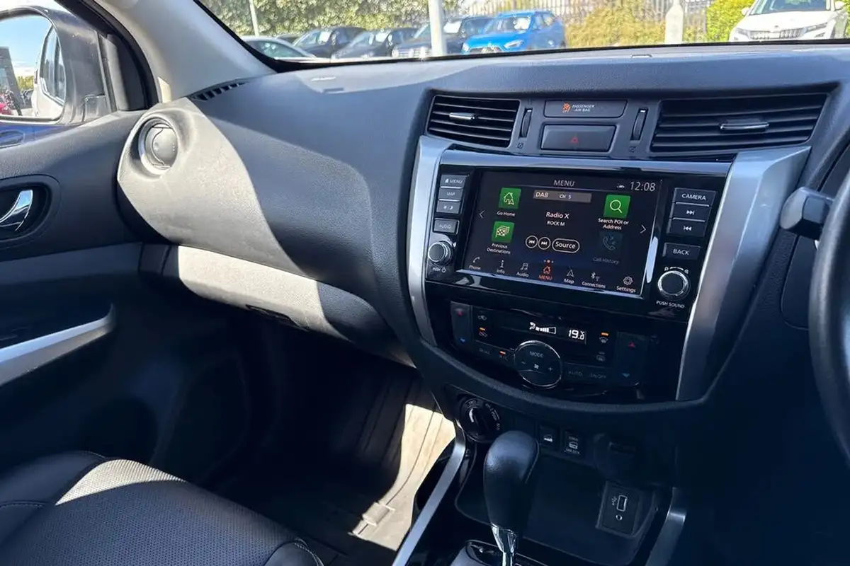 2020-nissan-navara-23dci-tt-tekna-8-navileather-auto-big-46