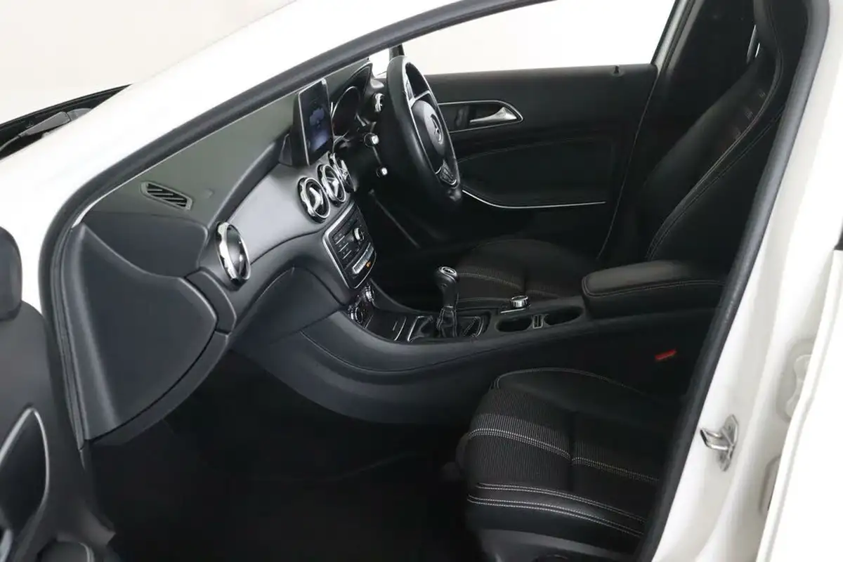 2018-mercedes-benz-gla-class-16-gla-180-urban-edition-ss-big-10
