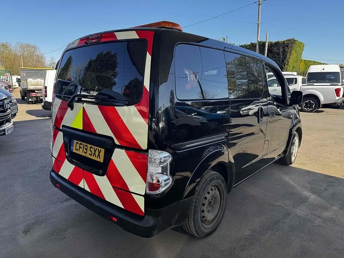 2019-nissan-env200-e-acenta-108ps-5-seat-combi-5d-auto-big-8