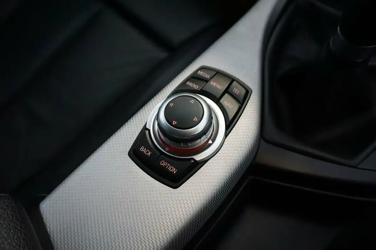2017-bmw-1-series-30-m140i-5d-big-25