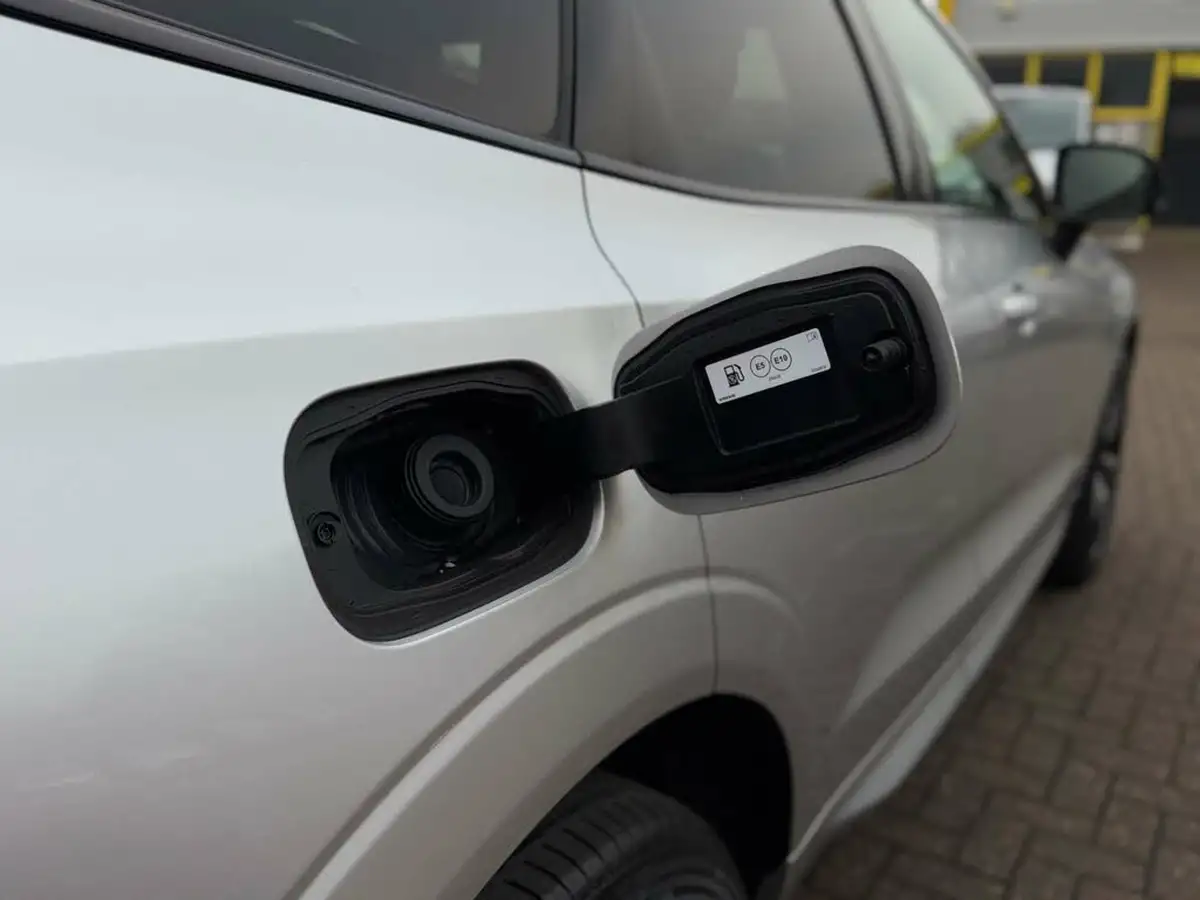 2021-volvo-xc60-20-b6-r-design-big-60
