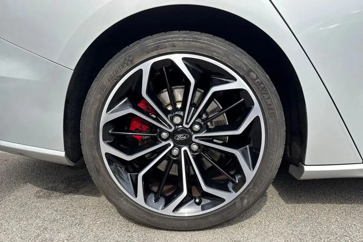 2019-ford-focus-20-st-line-x-estate-auto-big-9