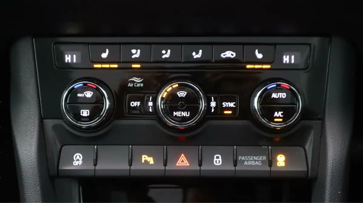 2018-skoda-karoq-20tdi-edition-big-12