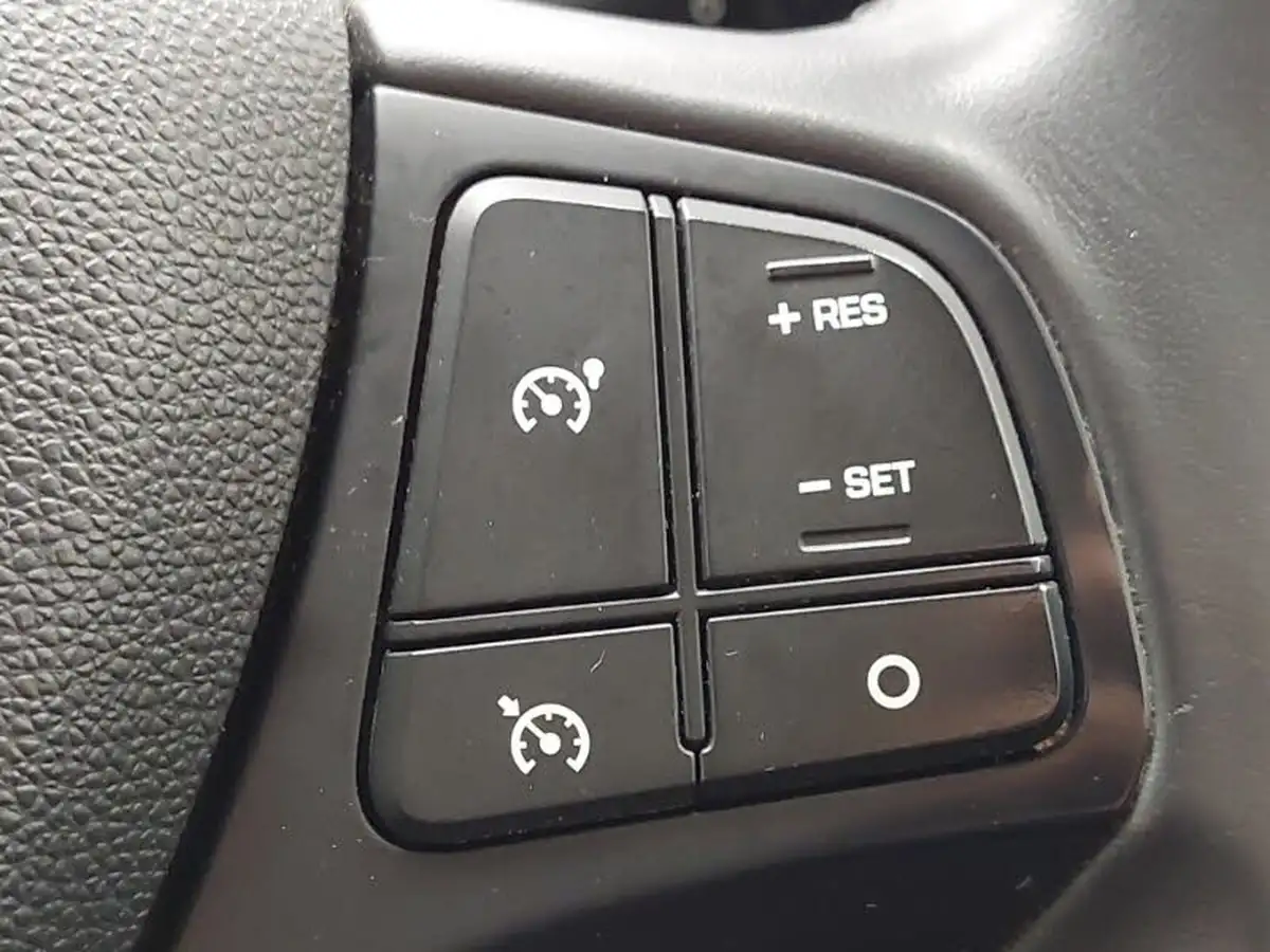 2019-hyundai-i10-10-premium-67ps-big-18