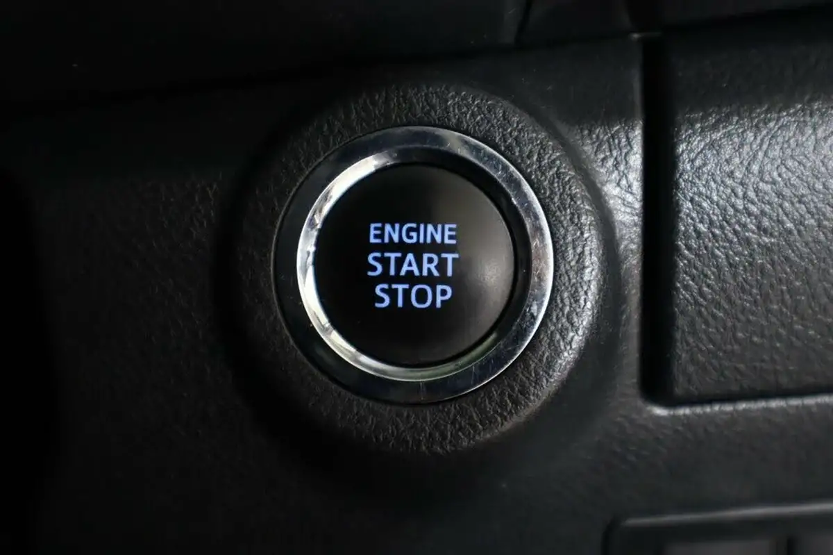 2021-toyota-hi-lux-28d-4d-invincible-x-at35-204hpeu6dt-e-big-17