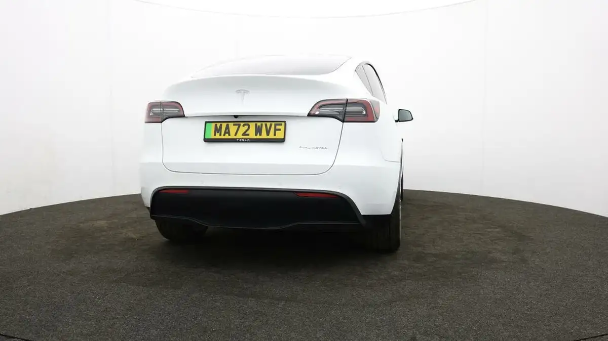 2022-tesla-model-y-e-long-range-big-69
