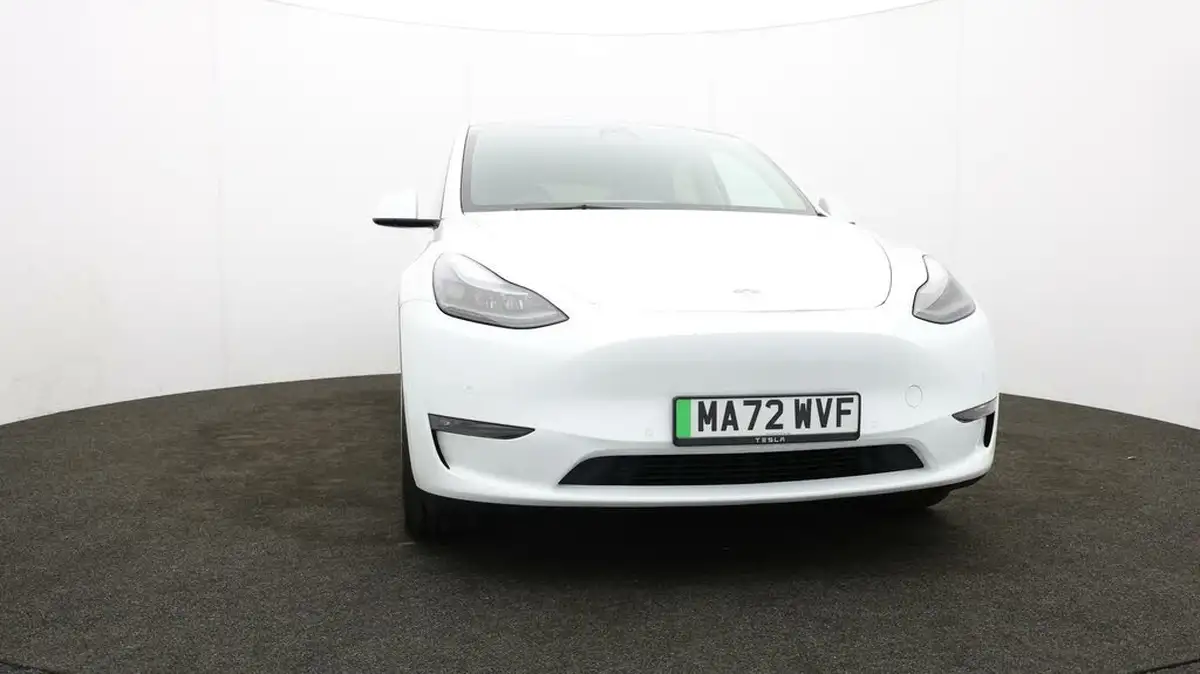 2022-tesla-model-y-e-long-range-big-45