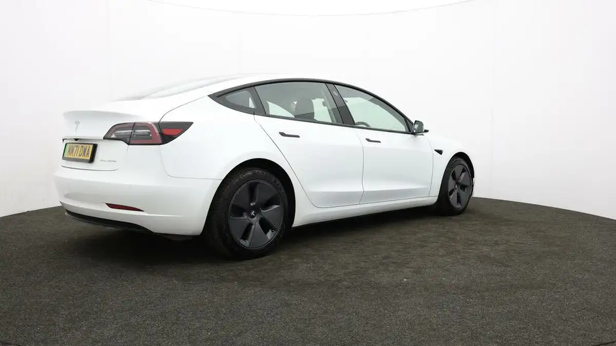 2022-tesla-model-3-e-long-range-big-26