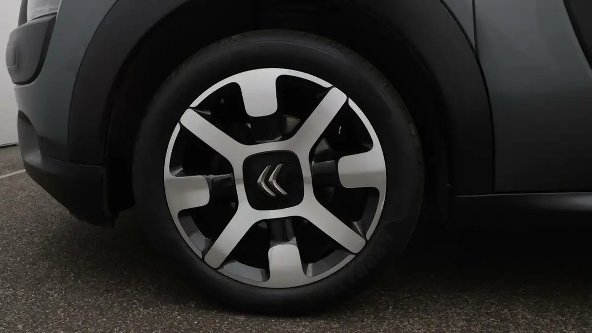 2017-citroen-c4-cactus-16bluehdi-flair-ss-etg6-big-18