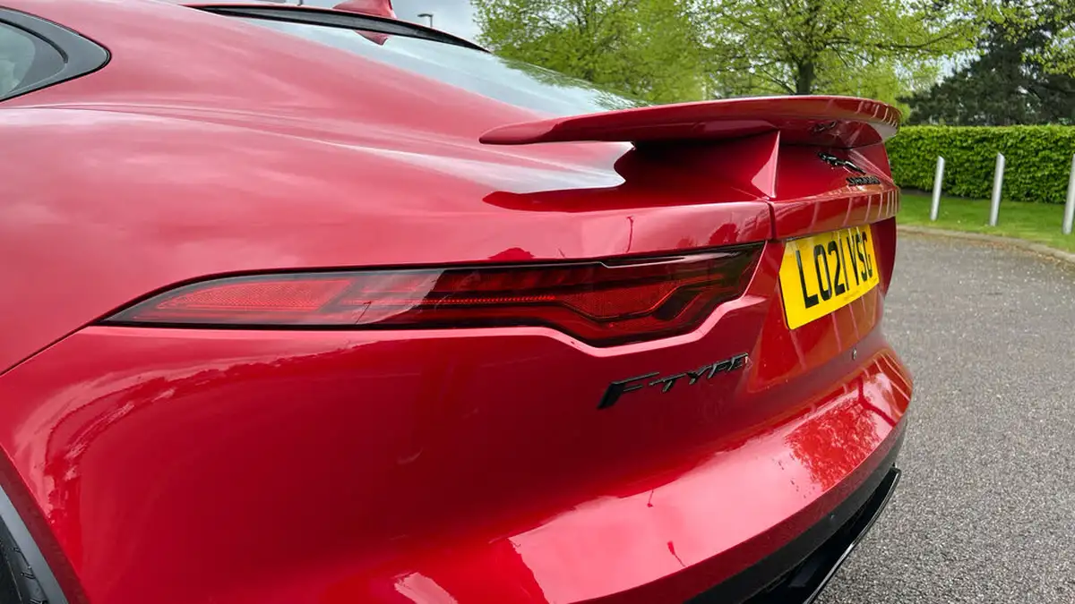 2021-jaguar-f-type-50-v8-p450-r-dynamic-awd-coupe-big-17
