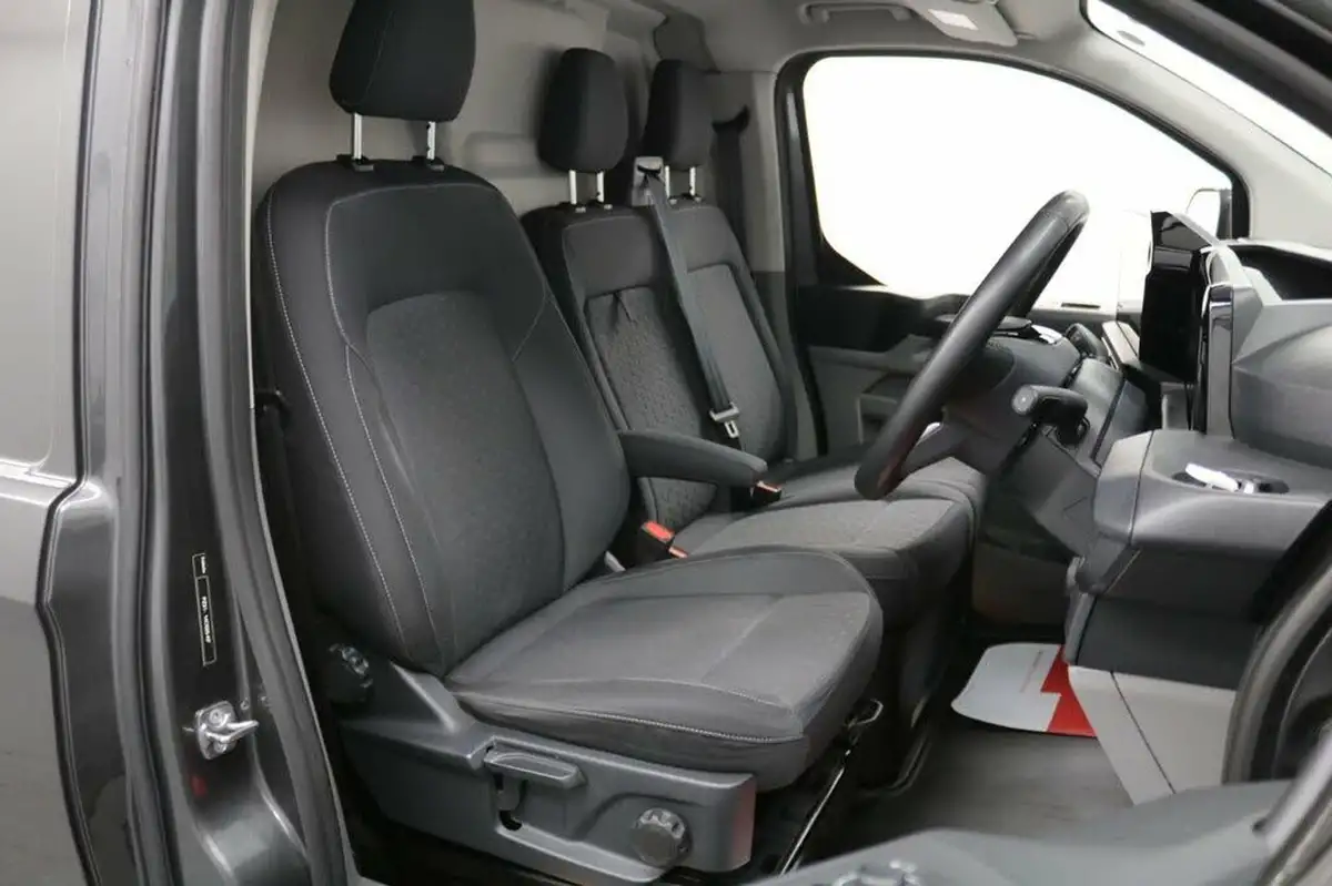 2023-ford-transit-custom-20tdci-320-l1h1-limited-136pseu6e-panel-van-1996cc-auto-big-17