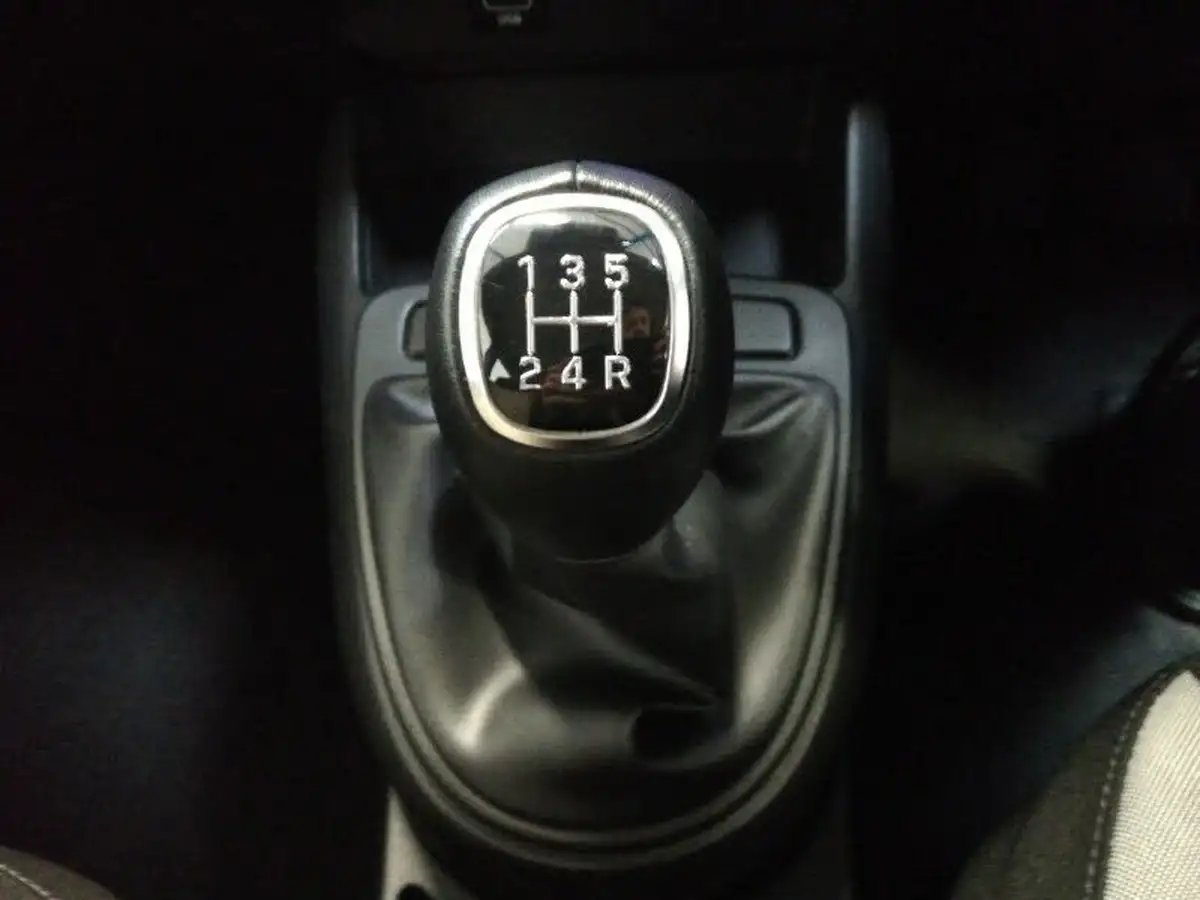 2021-hyundai-i10-12-se-connect-big-11