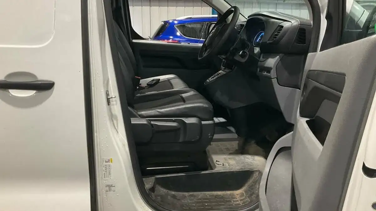 2020-vauxhall-vivaro-e-3100-50kwh-l1h1-dynamic-big-9