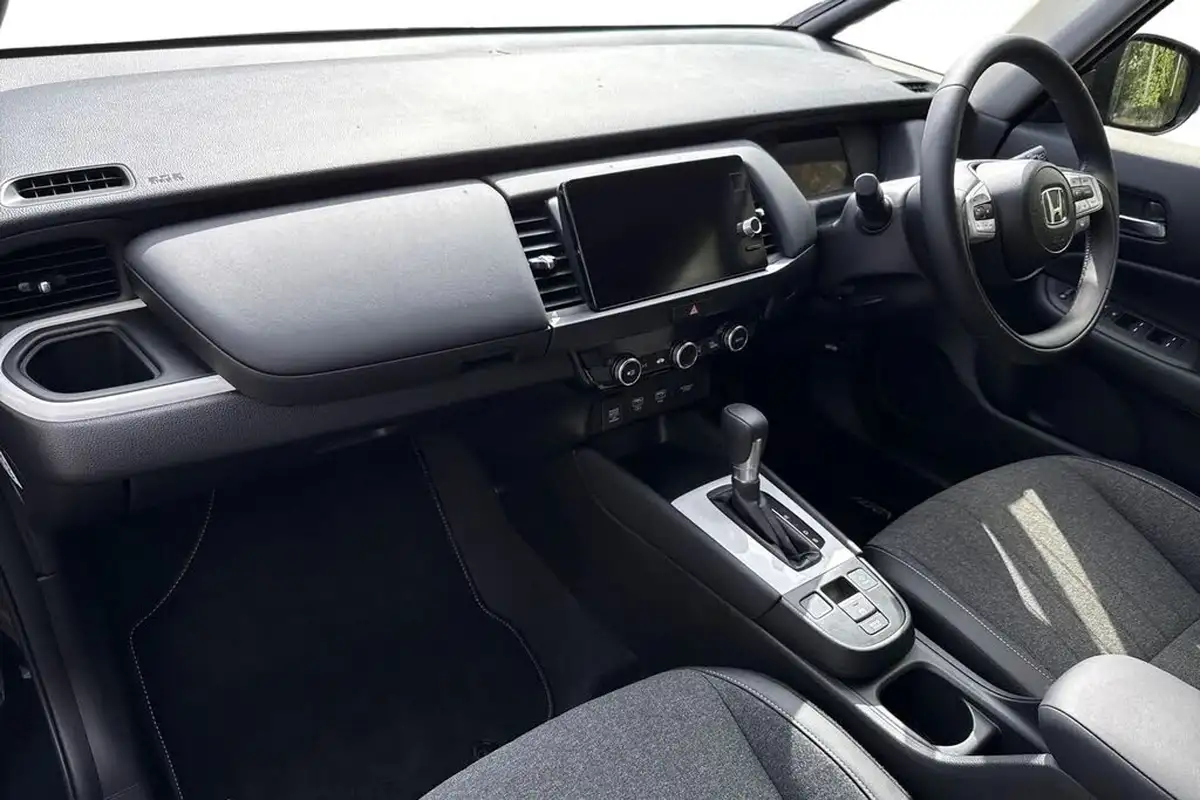2024-honda-jazz-15-i-mmd-advance-big-14