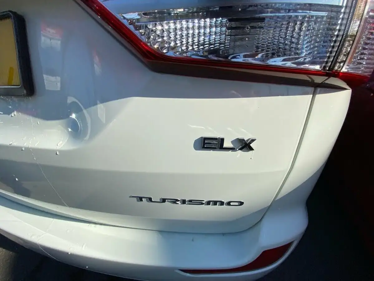 2018-kgm-ssangyong-turismo-22td-ex-auto-big-12