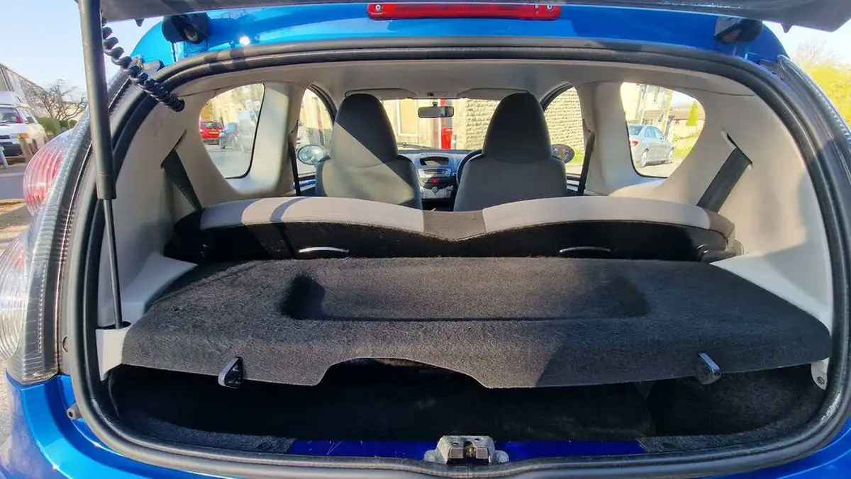 2010-citroen-c1-10-vt-3d-big-12