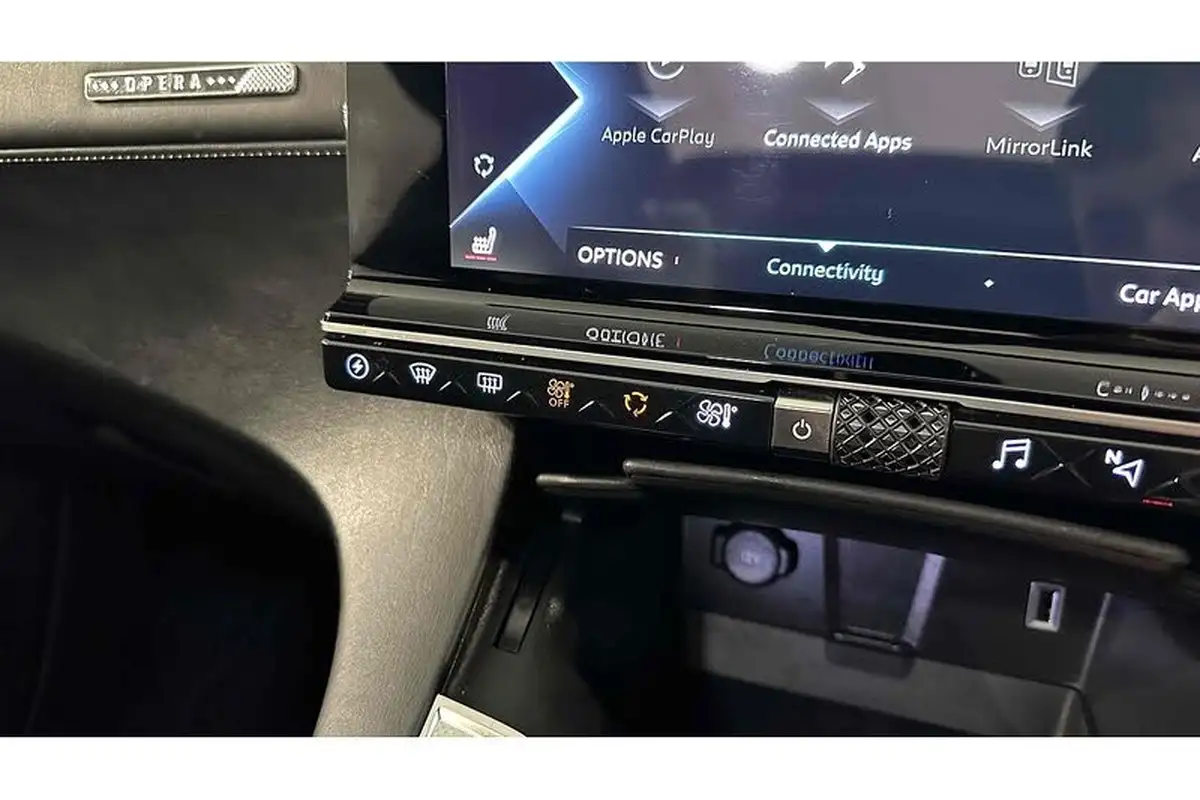 2020-ds-ds-7-crossback-e-tense-ultra-prestige-300ps-4x4-big-42