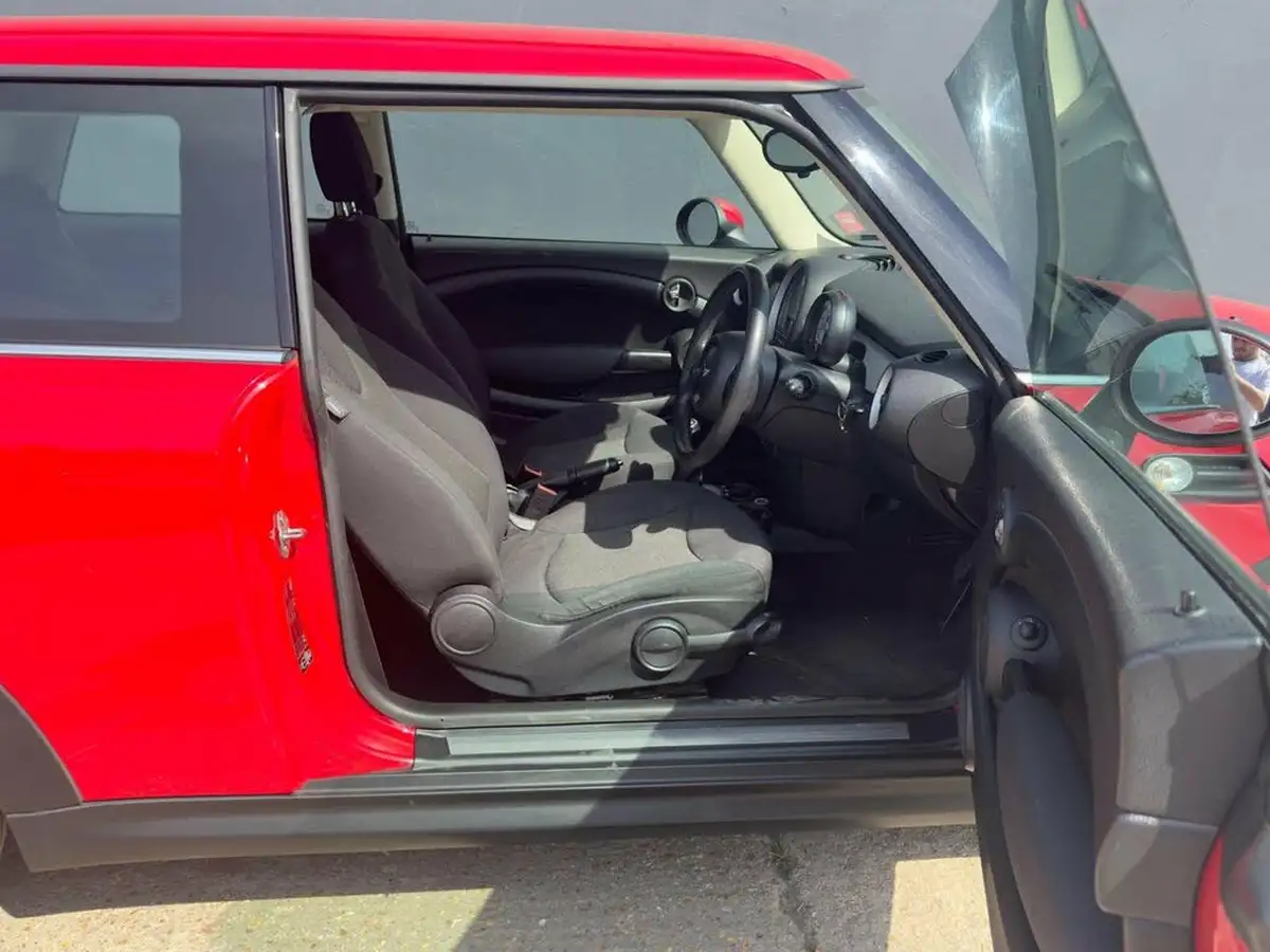 2013-mini-cooper-16-one-98bhp-sport-chili-hatchback-3d-big-24