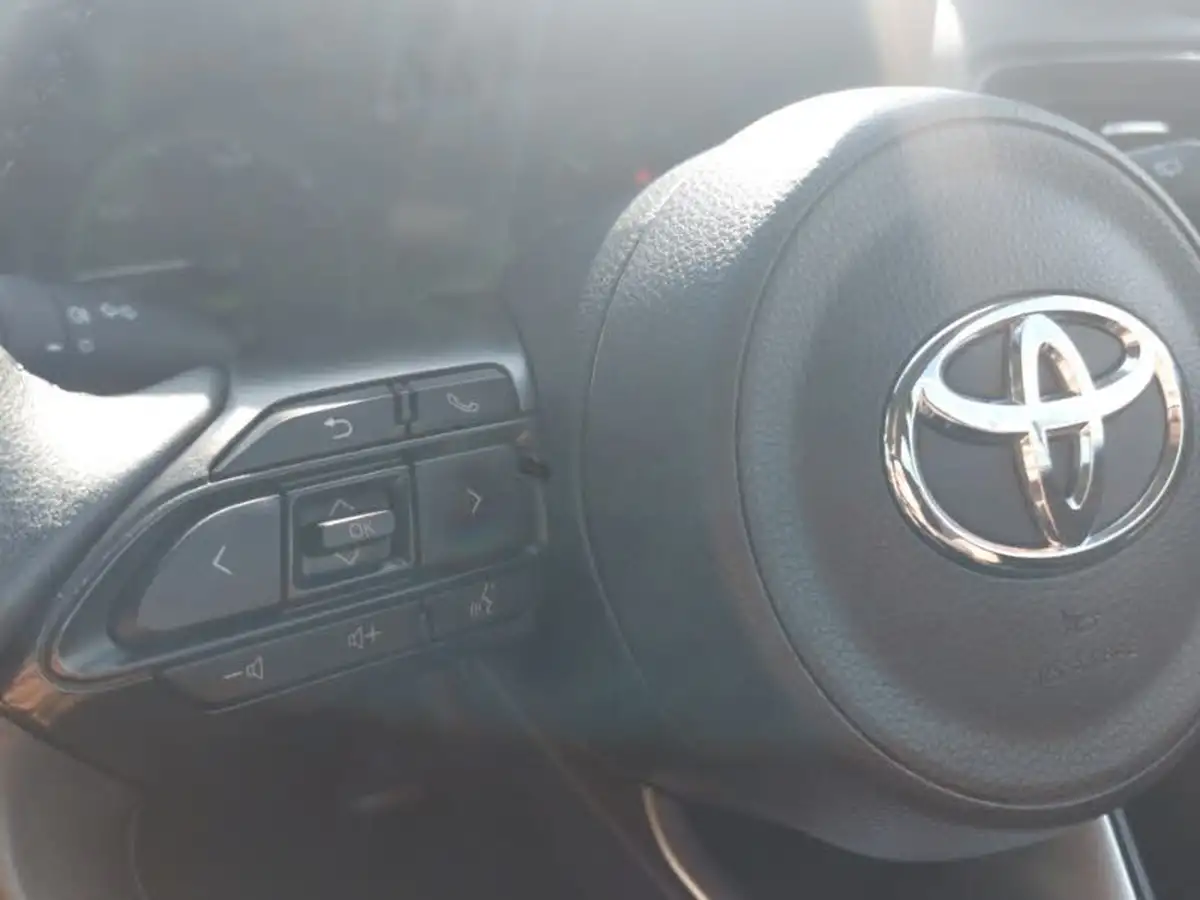 2021-toyota-yaris-15-vvt-i-icon-114bhp-hybrid-1490cc-e-cvt-big-14