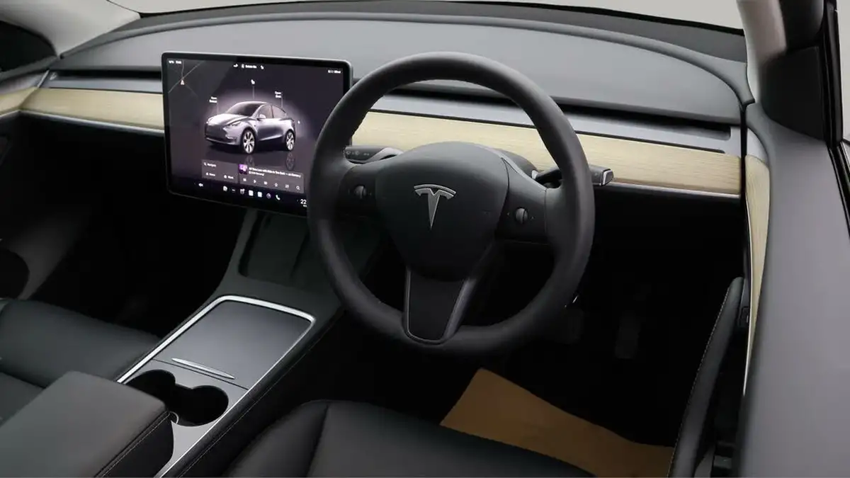 2022-tesla-model-y-e-long-range-big-8