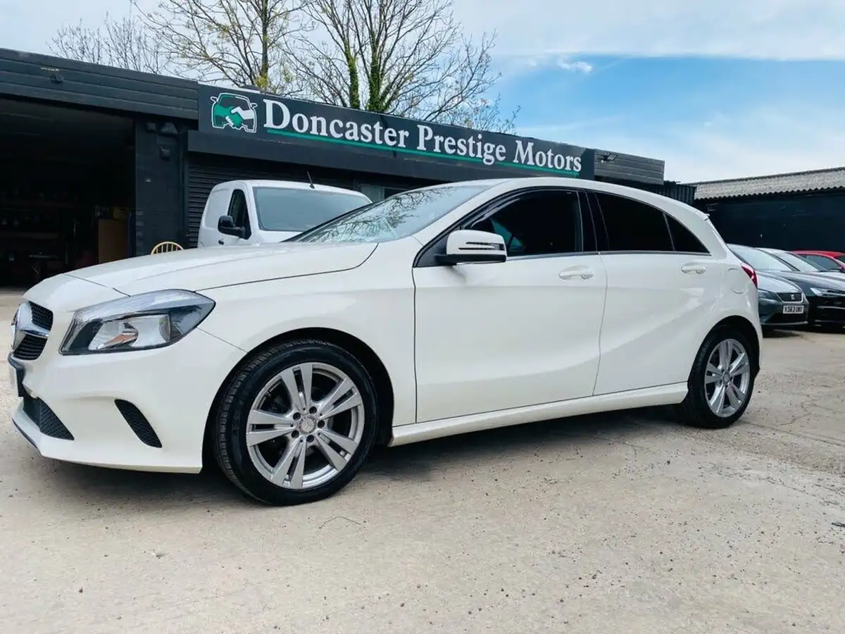 2016-mercedes-benz-a-class-15d-a180d-sport-ss-7g-dct-big-3