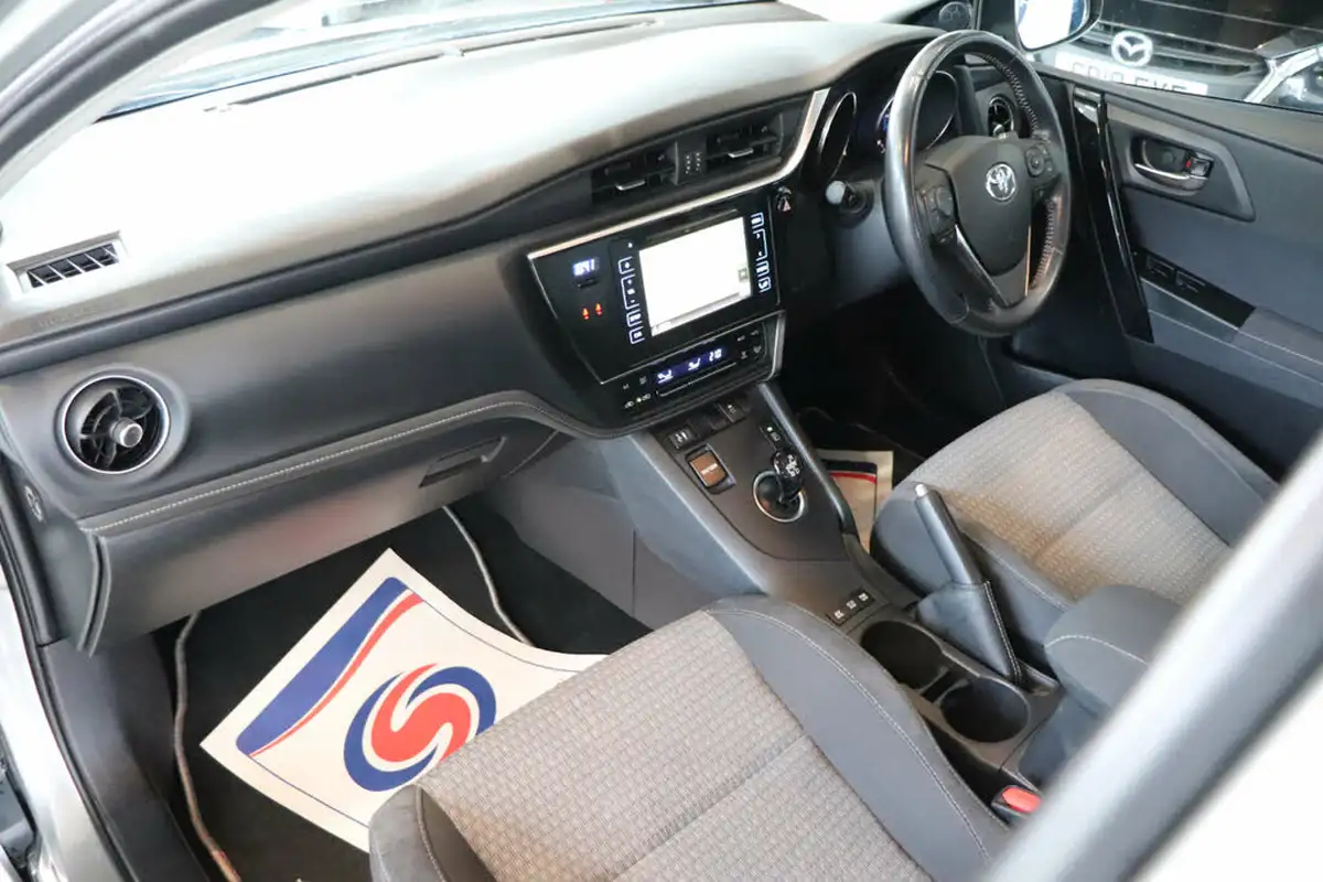 2018-toyota-auris-18-vvt-i-hsd-design-hatchback-big-29