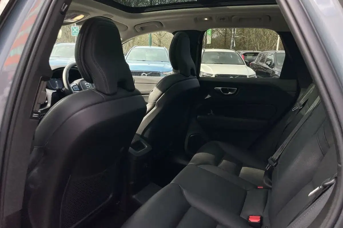 2024-volvo-xc60-20-b5-plus-big-28