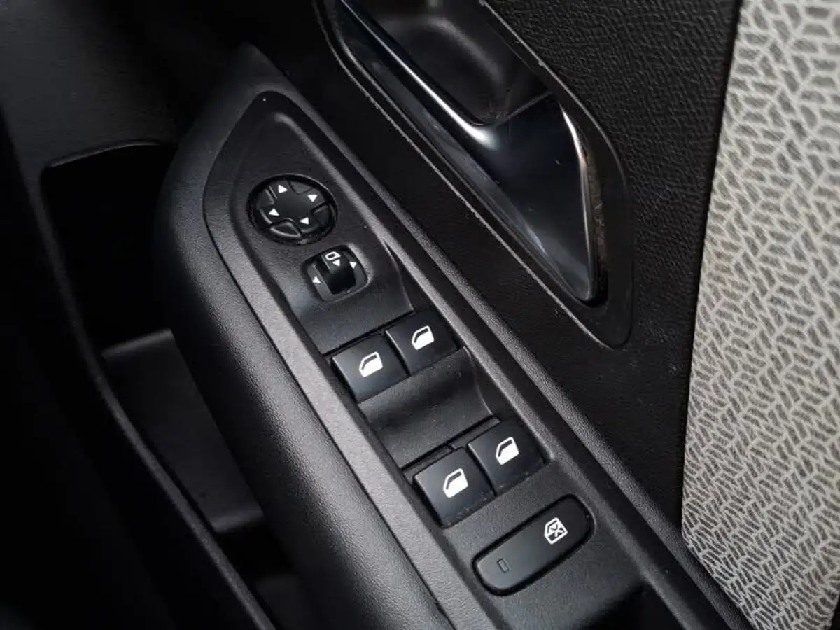 2022-citroen-c4-12-puretech-shine-130ps-big-16