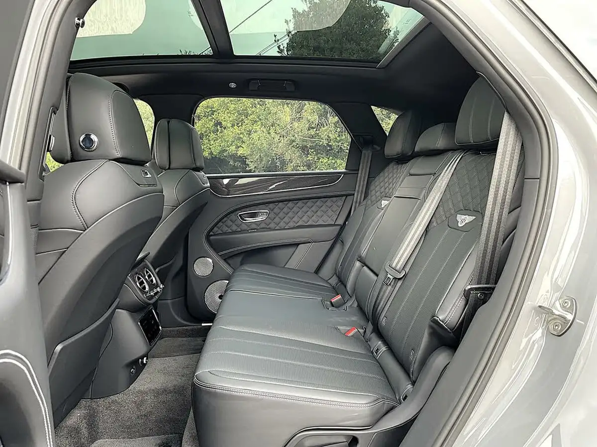 2024-bentley-bentayga-40-v8-s-big-31