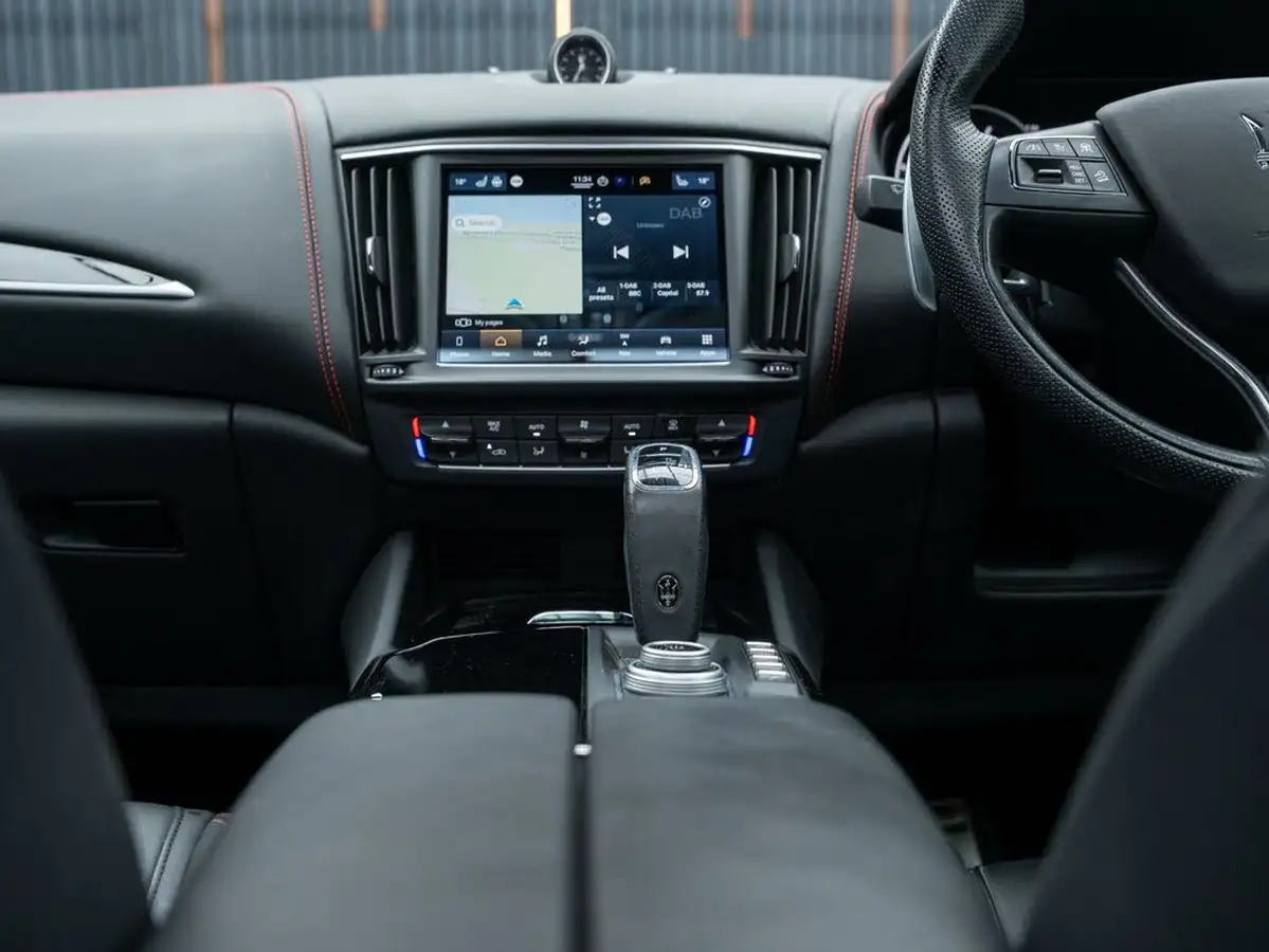 2021-maserati-levante-30-gransport-big-42