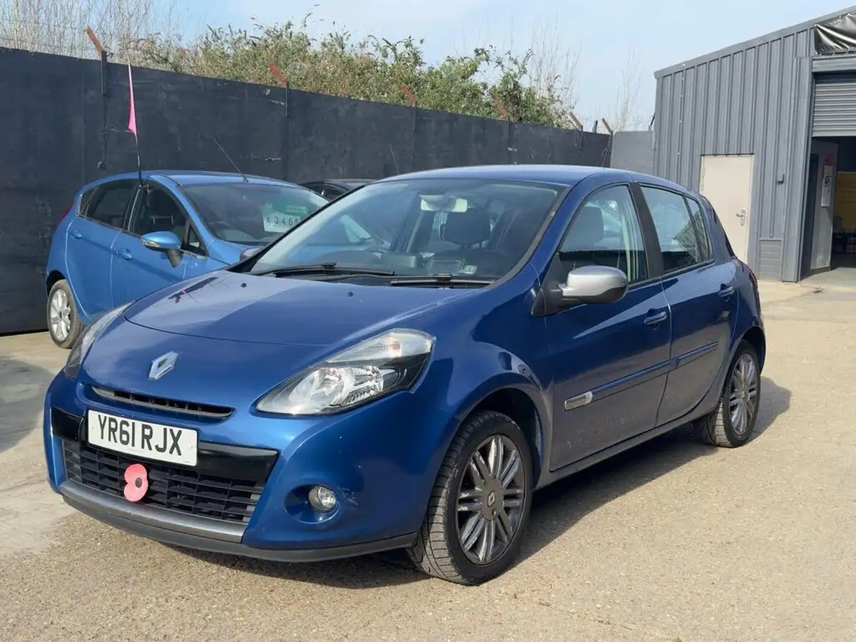 2011-renault-clio-16-dynamique-tom-tom-vvt-hatchback-5d-auto-big-8