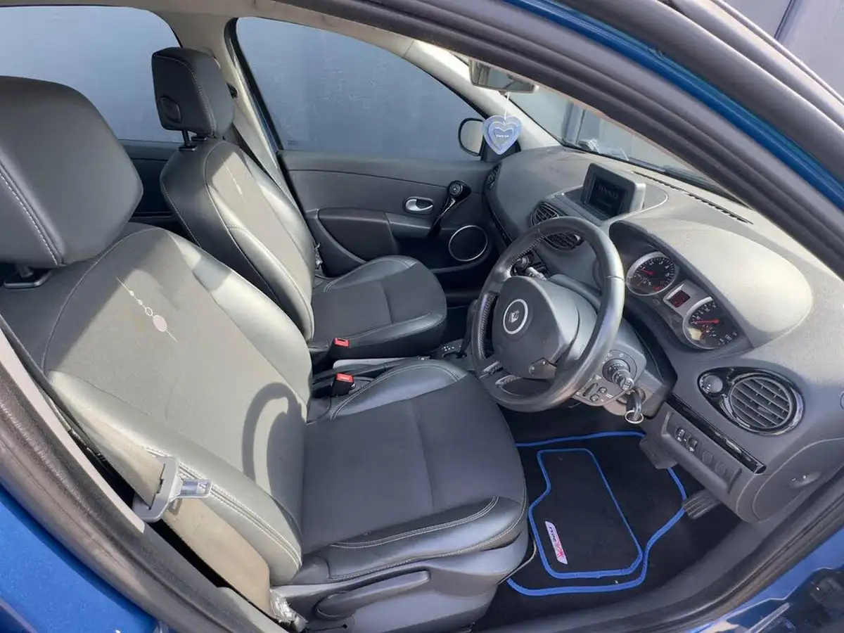 2011-renault-clio-16-dynamique-tom-tom-vvt-hatchback-5d-auto-big-32