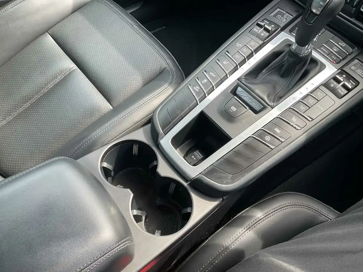 2021-porsche-macan-30-s-big-27