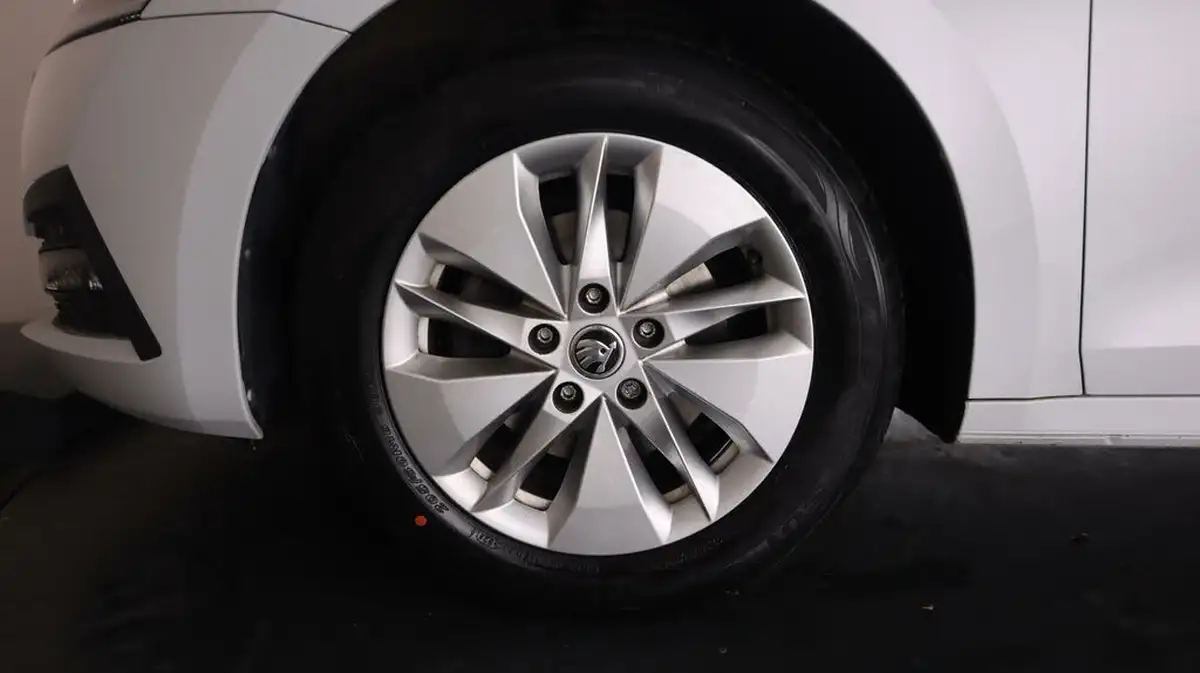 2023-skoda-octavia-20tdi-se-technology-116ps-estate-big-17