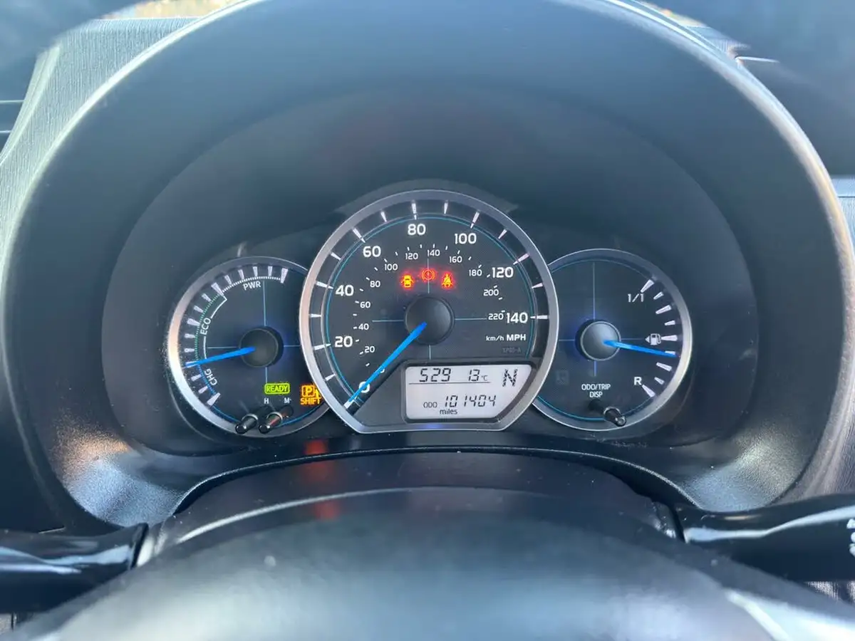 2014-toyota-yaris-15-vvt-i-icon-hybrid-big-29