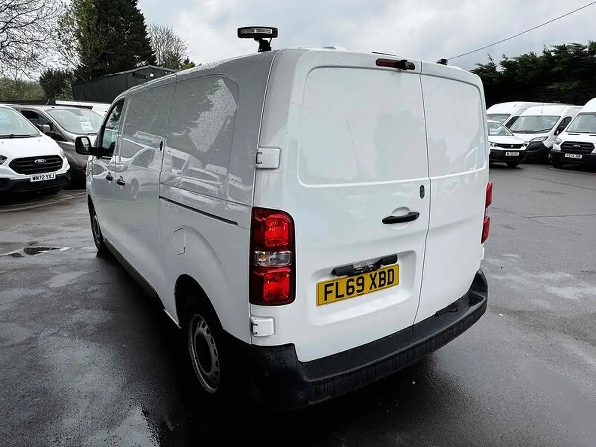 2019-vauxhall-vivaro-15td-2900-l1h1-dynamic-big-4
