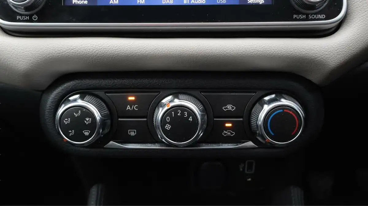 2020-nissan-micra-10-ig-t-acenta-100ps-big-12