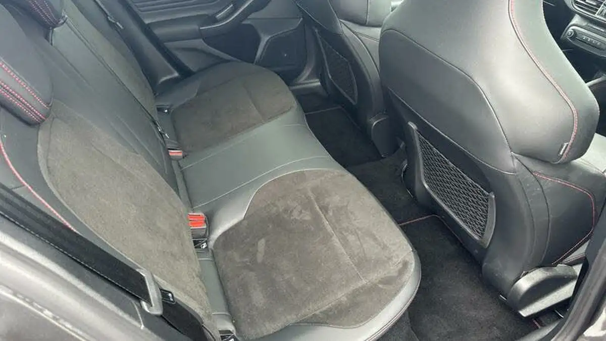 2023-ford-focus-23t-st-hatchback-big-26