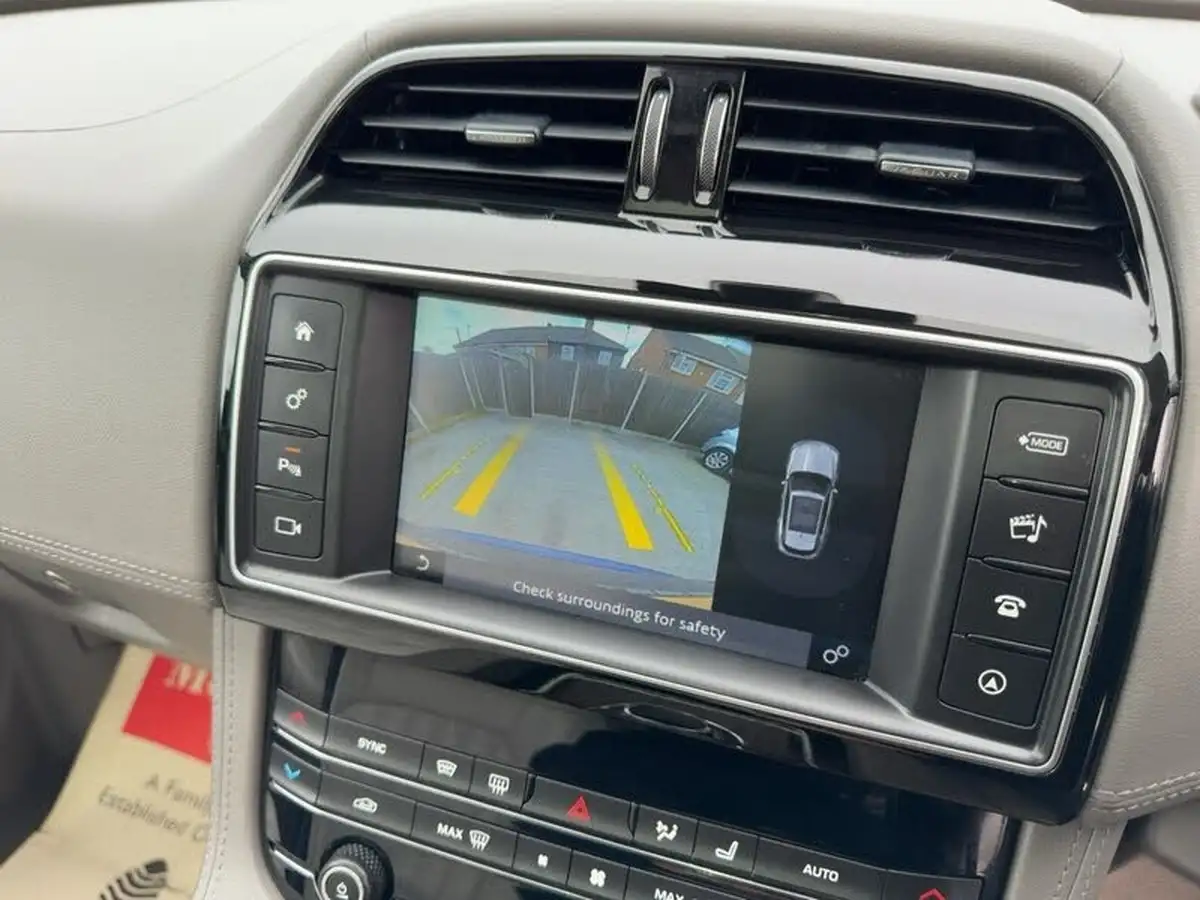 2018-jaguar-f-pace-20i-portfolio-300ps-awd-1999cc-big-6