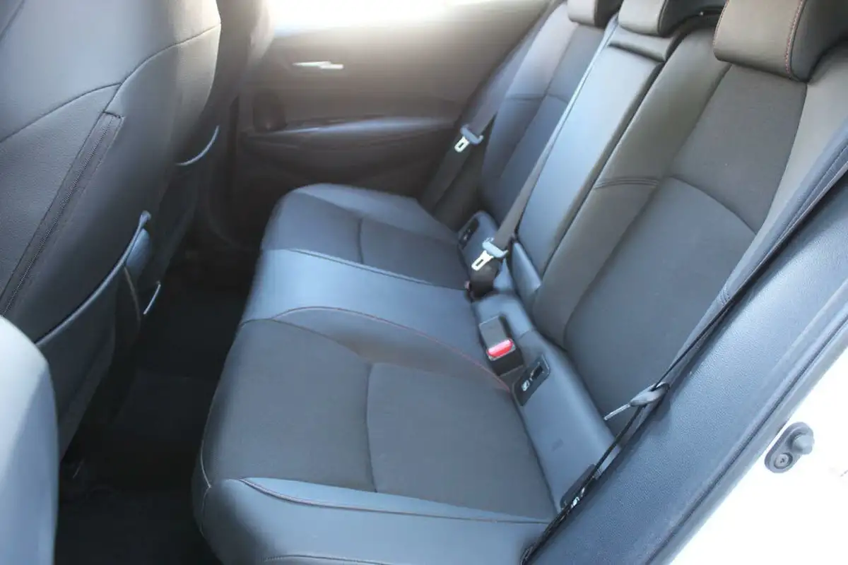 2023-toyota-corolla-18-vvt-i-gr-sport-138bhp-hatchback-big-26